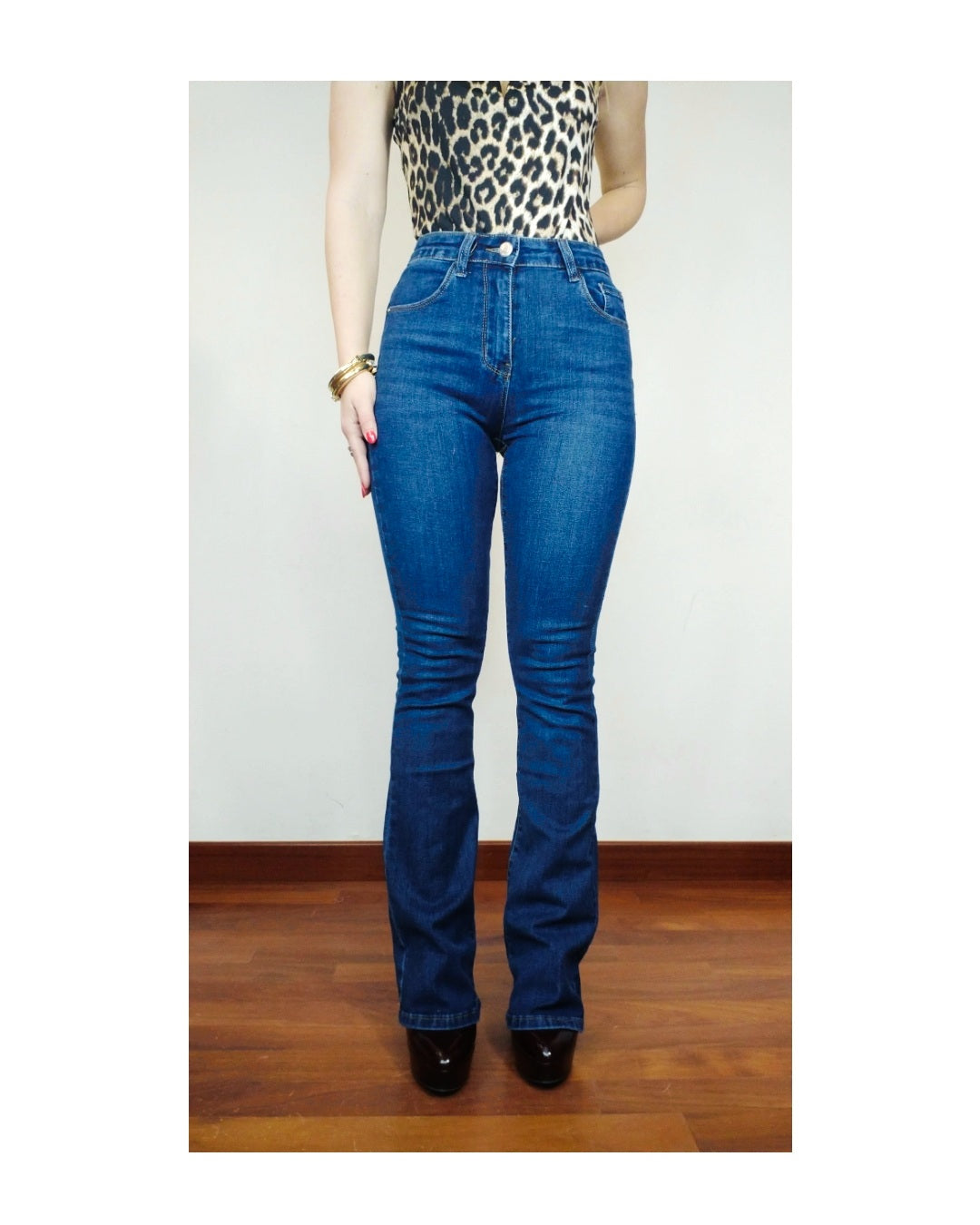 Push up flared jeans, dark!