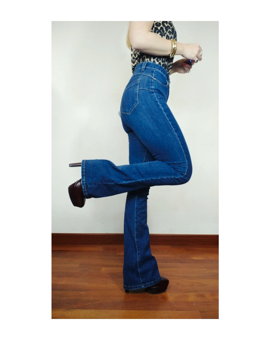 Push up flared jeans, dark!