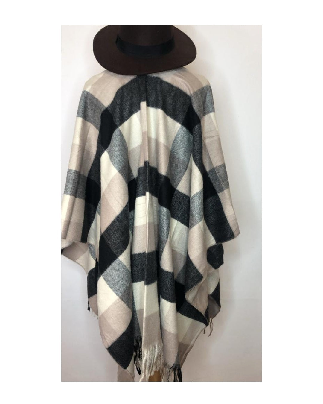 Mantella con frange 70% viscosa 30% lana!