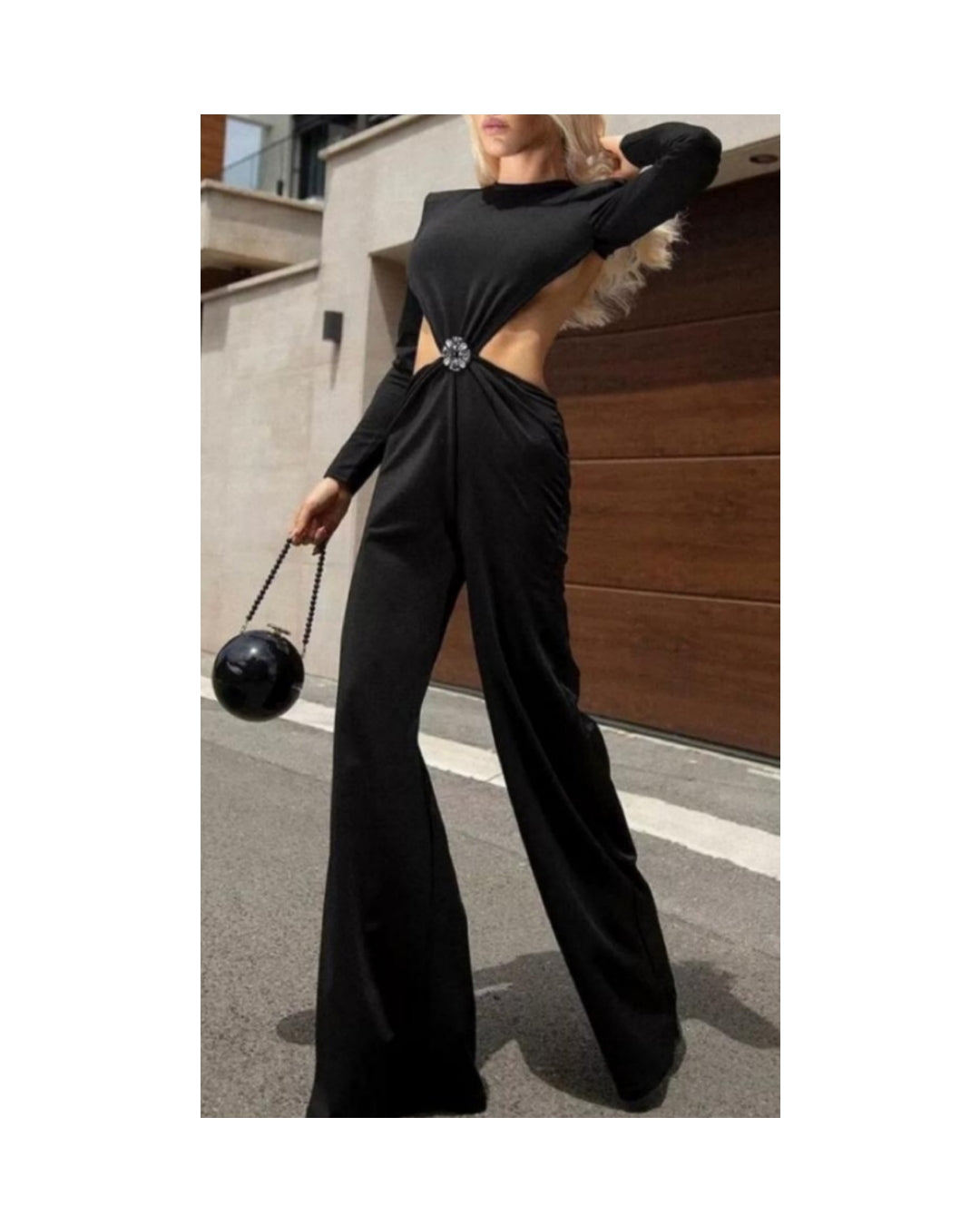 Cut out jumpsuit with velvet jewel!