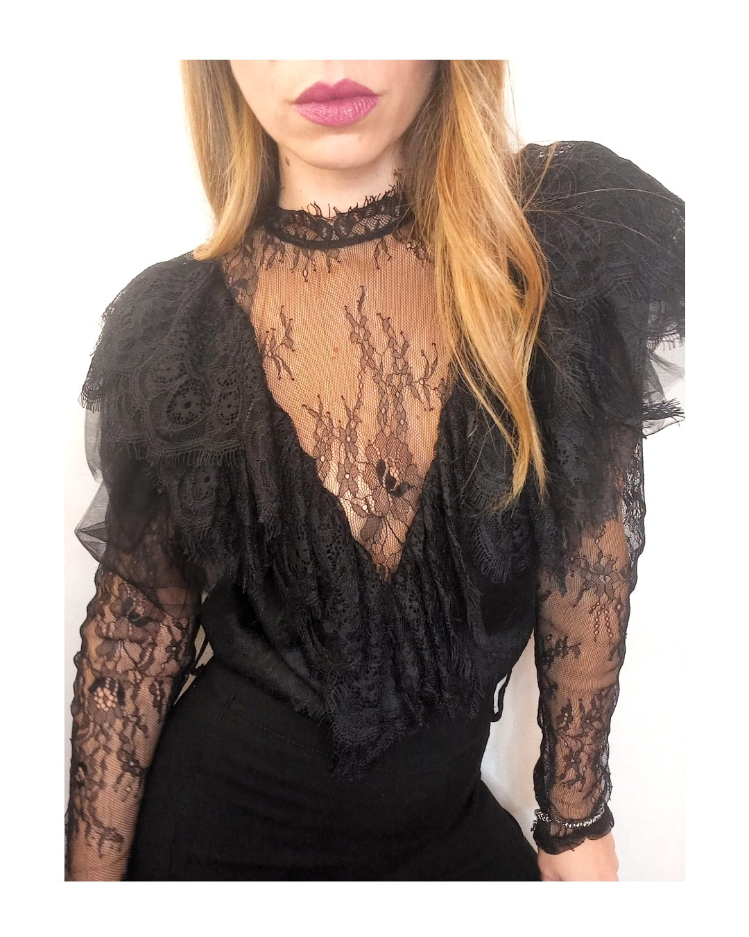 Maglia crop in pizzo con voilant!