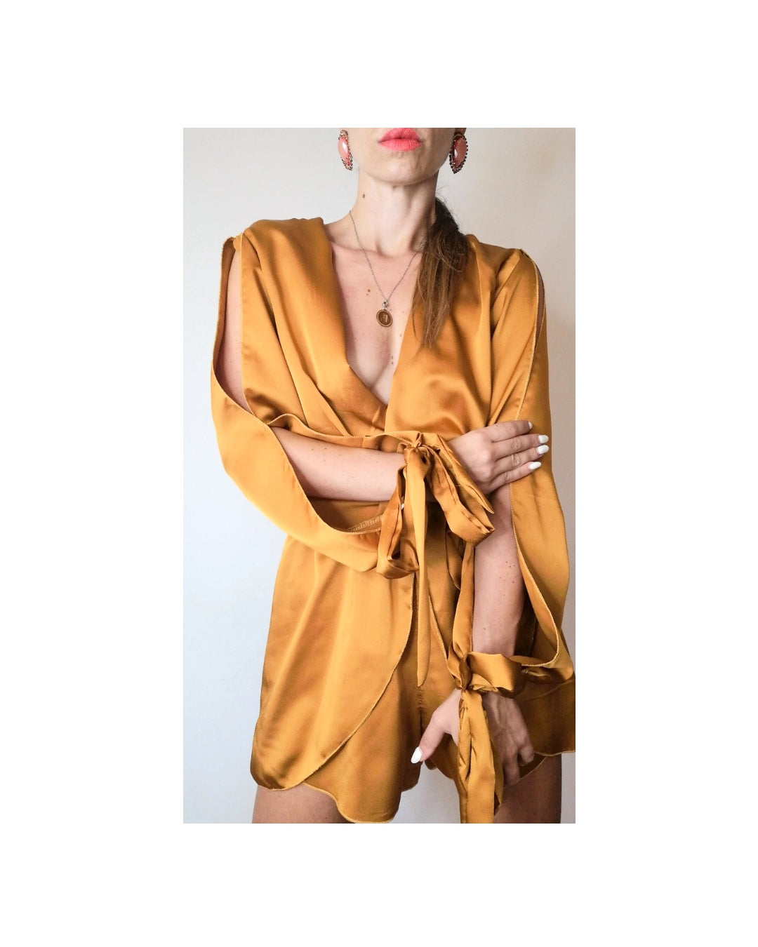 Cut out satin jumpsuit, GOLD!