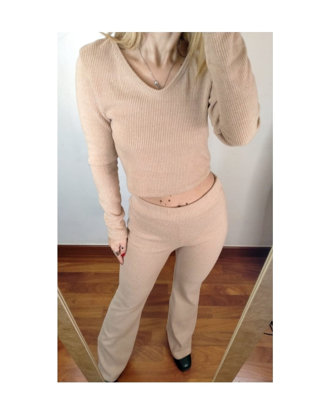 Completo maglia crop con catena & Pantalone a zampa!