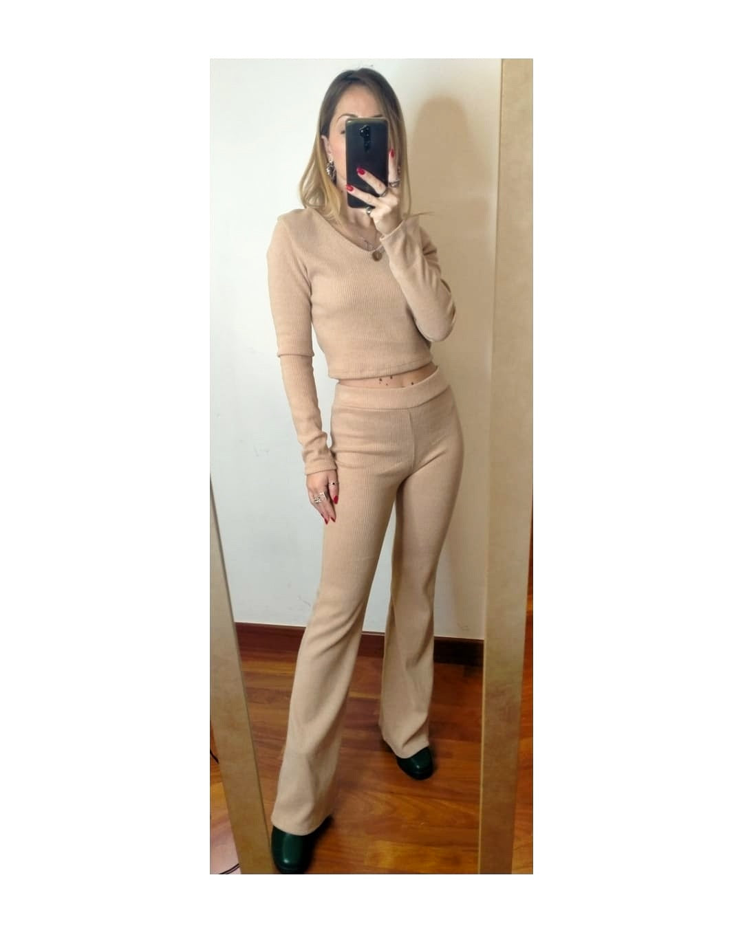Completo maglia crop con catena & Pantalone a zampa!