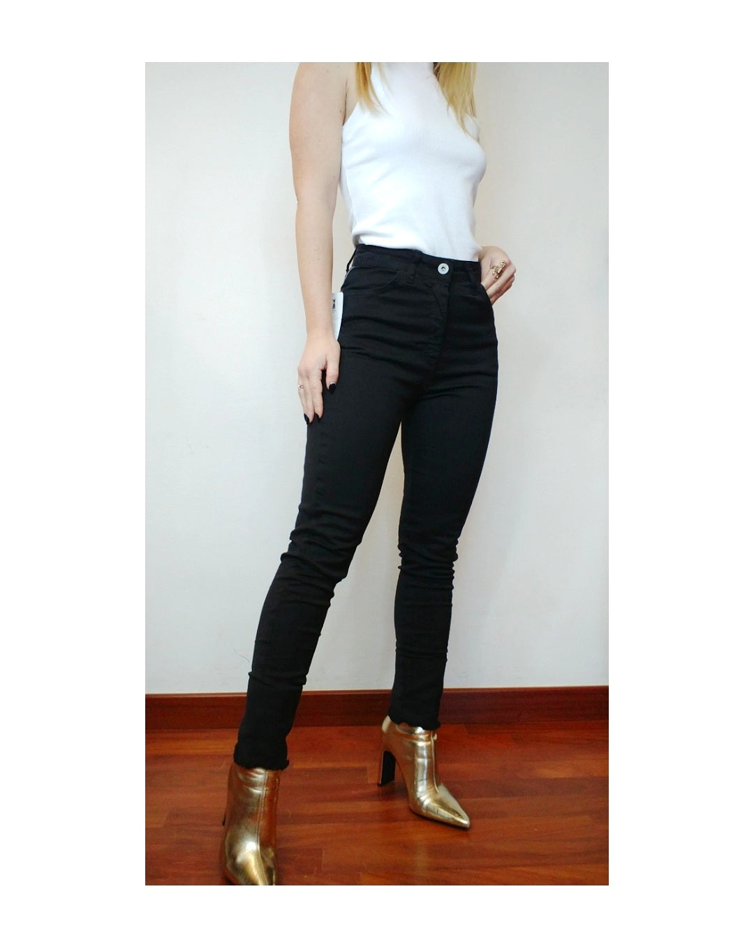 Basic frayed skinny jeans!