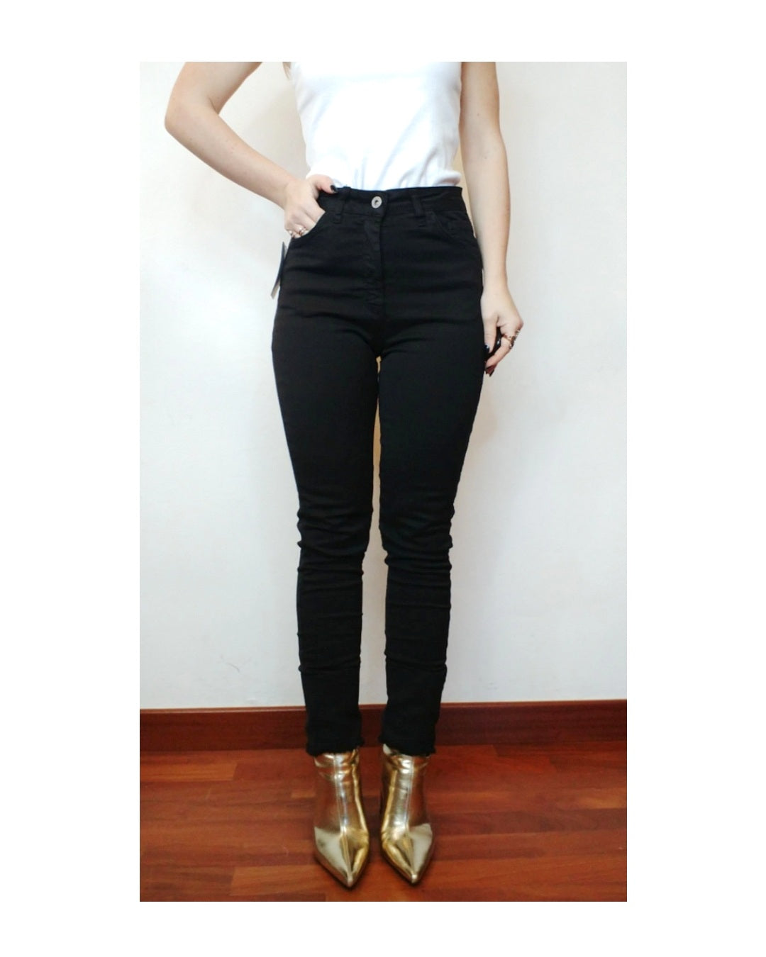 Basic frayed skinny jeans!