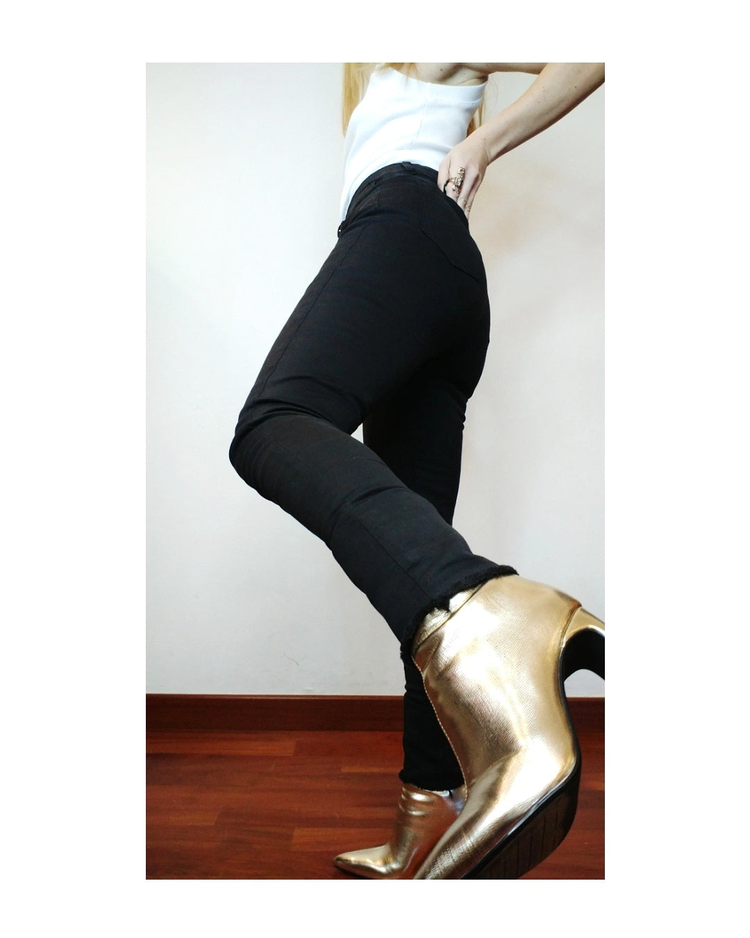 Basic frayed skinny jeans!