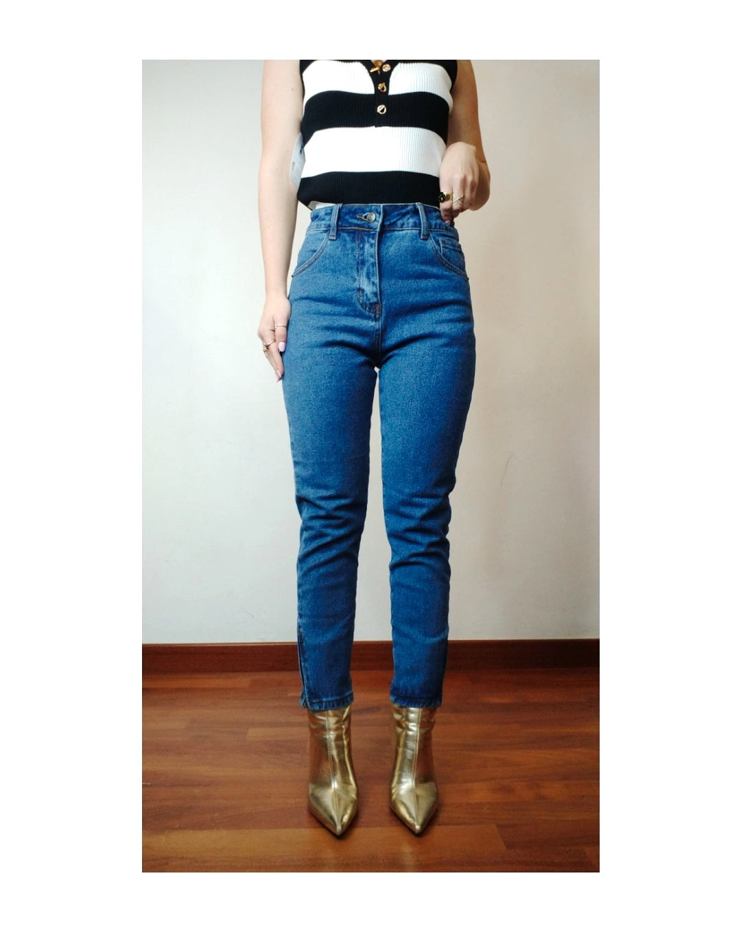 No stretch jeans with ankle zip!