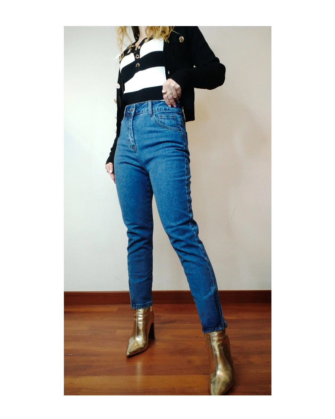 No stretch jeans with ankle zip!