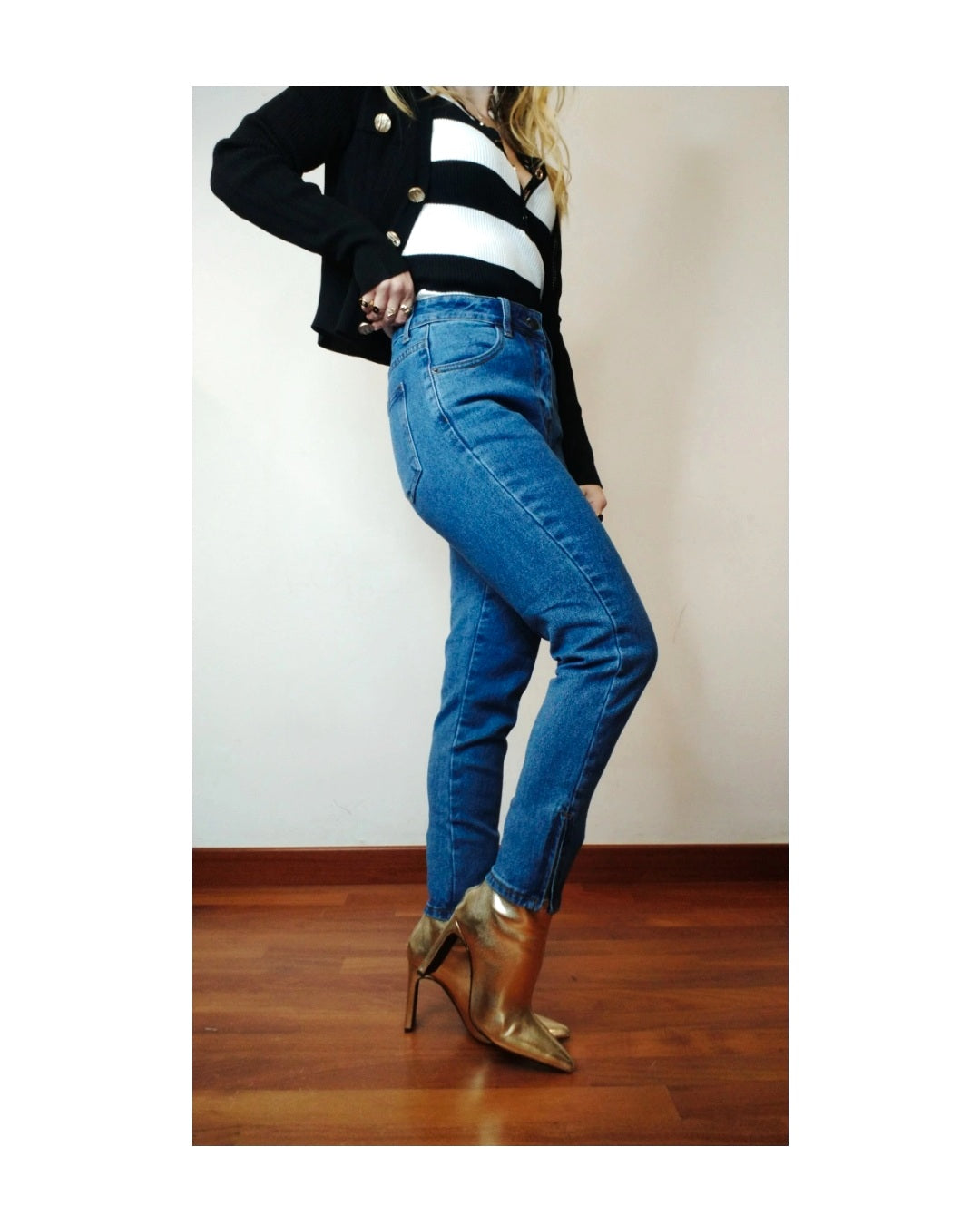No stretch jeans with ankle zip!