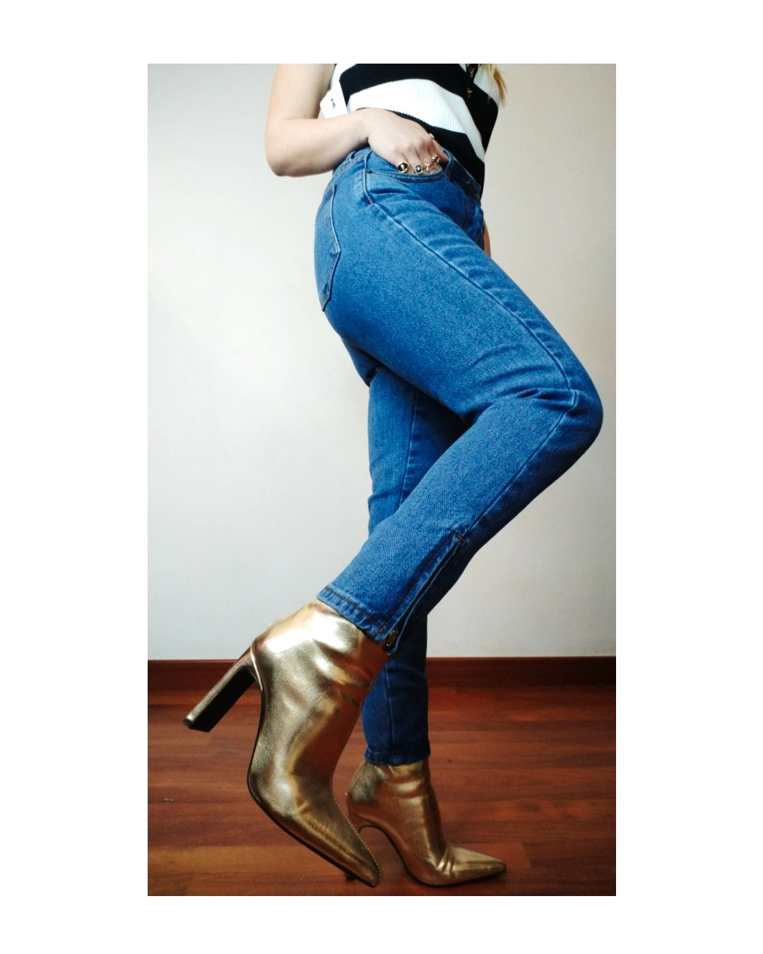 No stretch jeans with ankle zip!