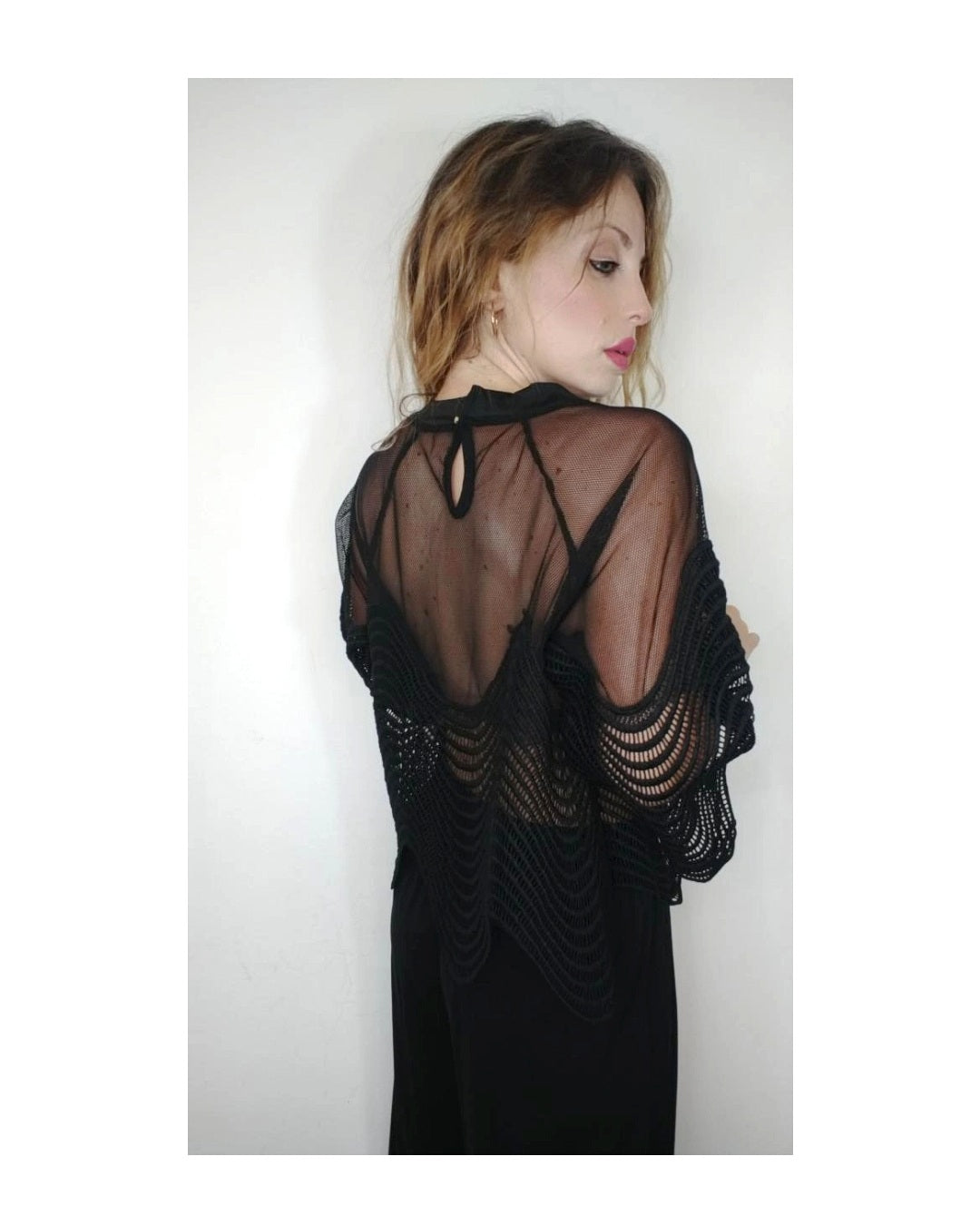 Sea waves perforated sweater!