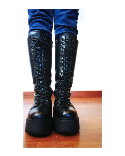 High lace-up amphibian!