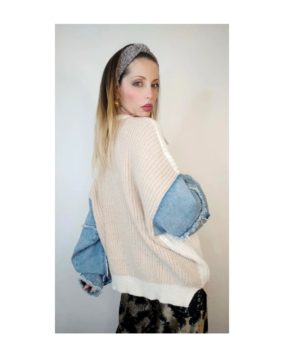 Maglione bicolor con manica jeans!