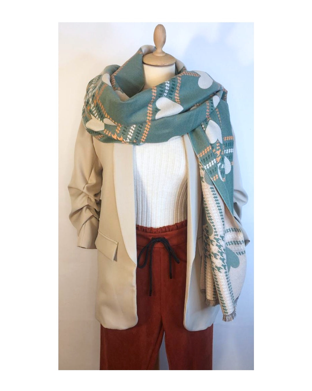 Heart scarf 70% viscose 30% wool, SAGE/ CREAM!