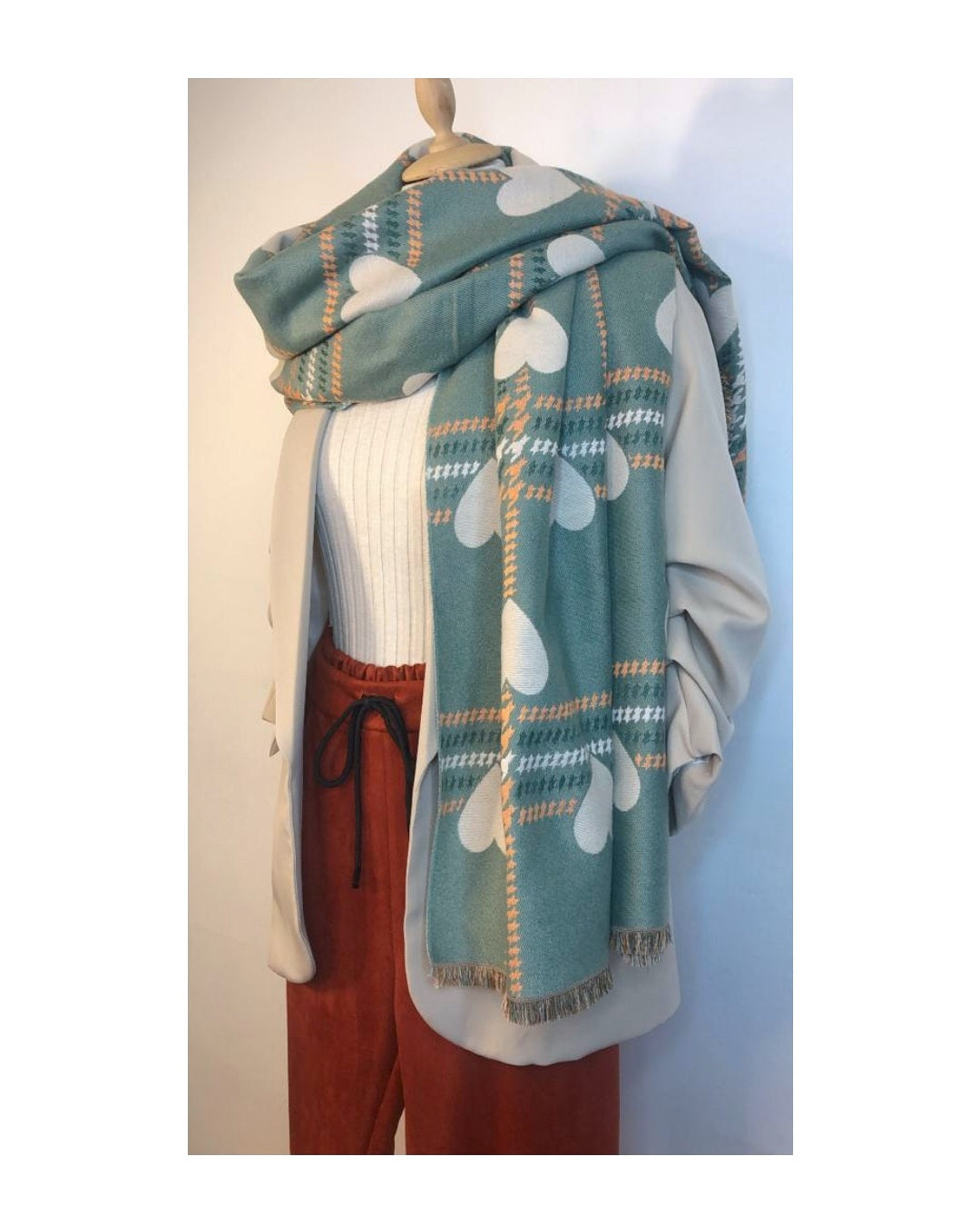 Heart scarf 70% viscose 30% wool, SAGE/ CREAM!
