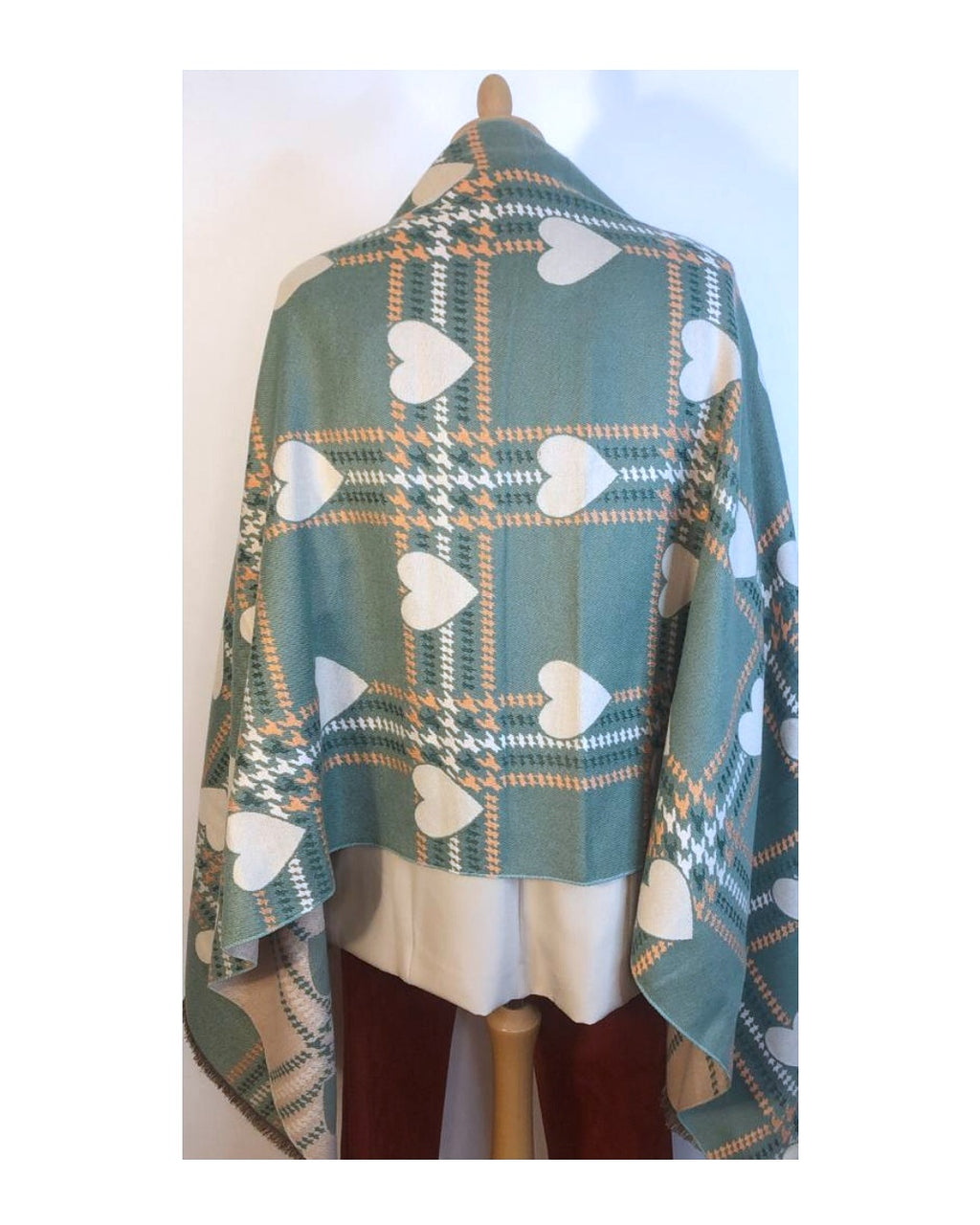 Heart scarf 70% viscose 30% wool, SAGE/ CREAM!