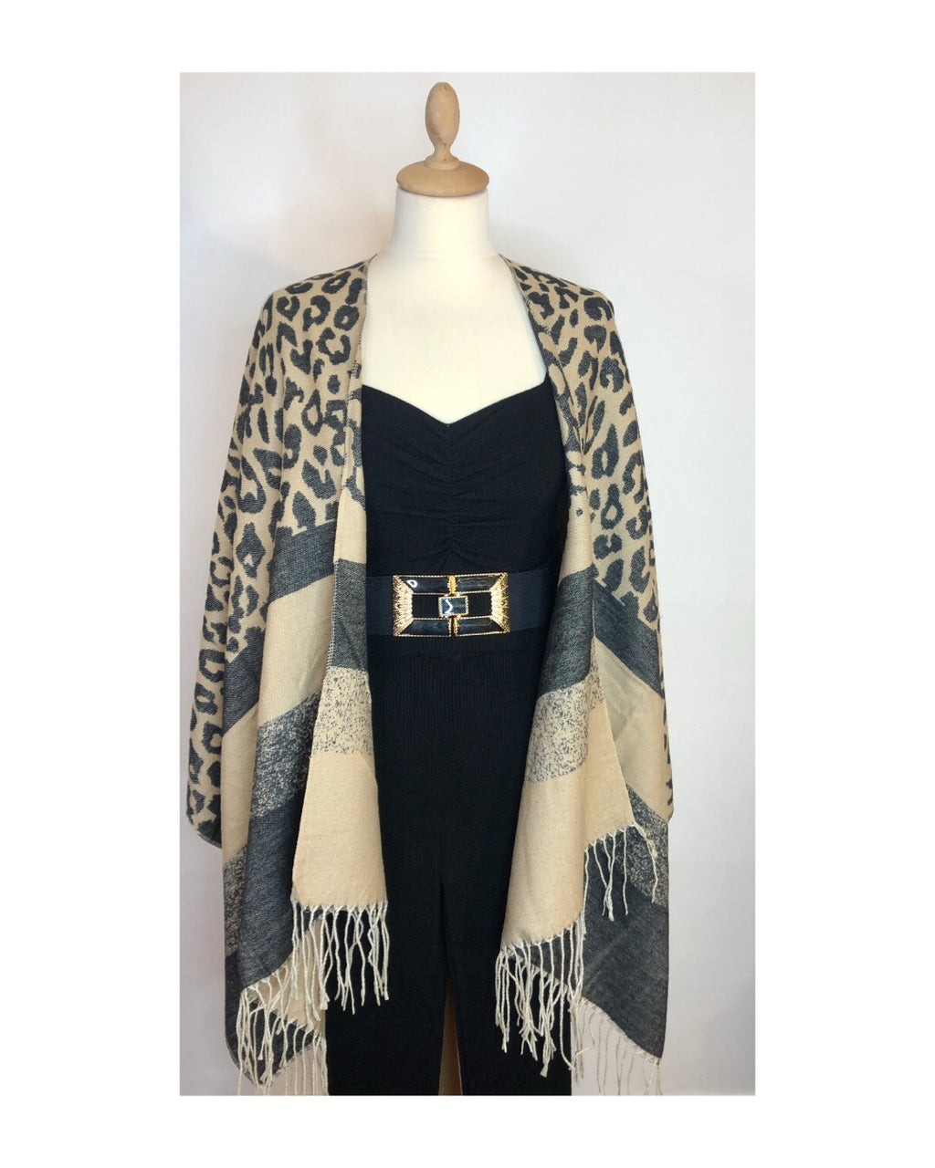 Mantella con frange 70% viscosa 30% lana!