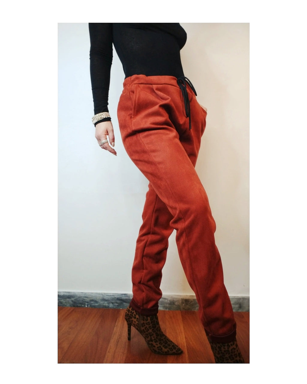 Pantalone dritto con elastico in suede!