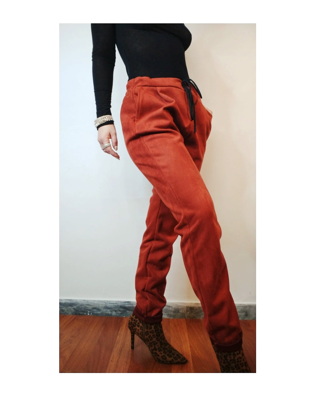 Pantalone dritto con elastico in suede!