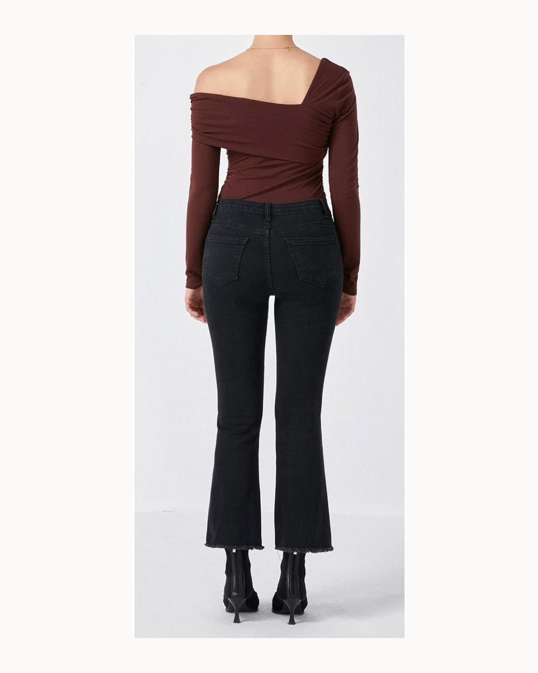 Jeans cropped mini flaire, nero sfrangiato!