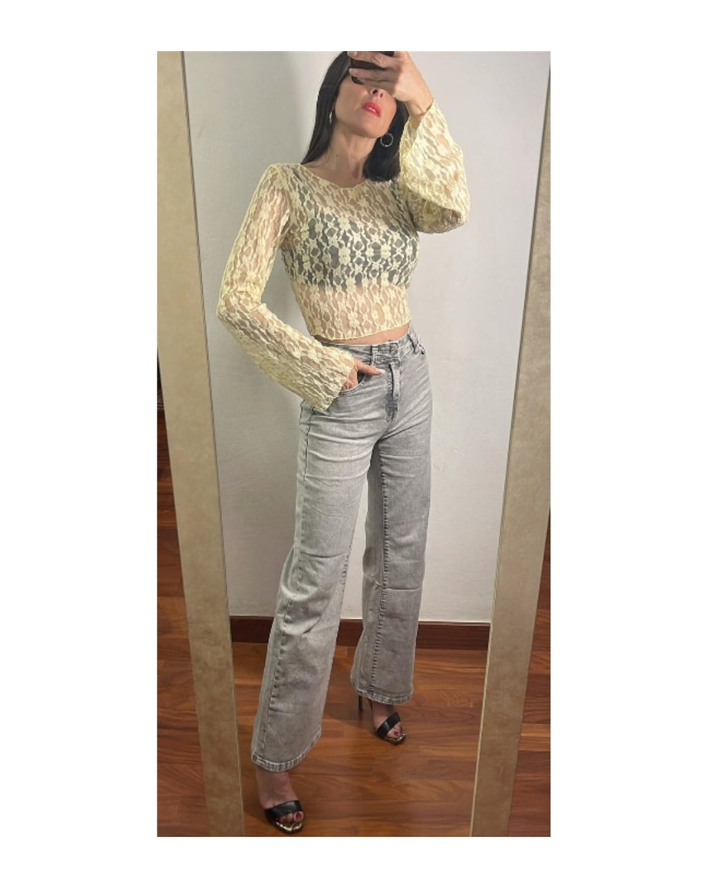 Maglia crop in pizzo con manica a campana!