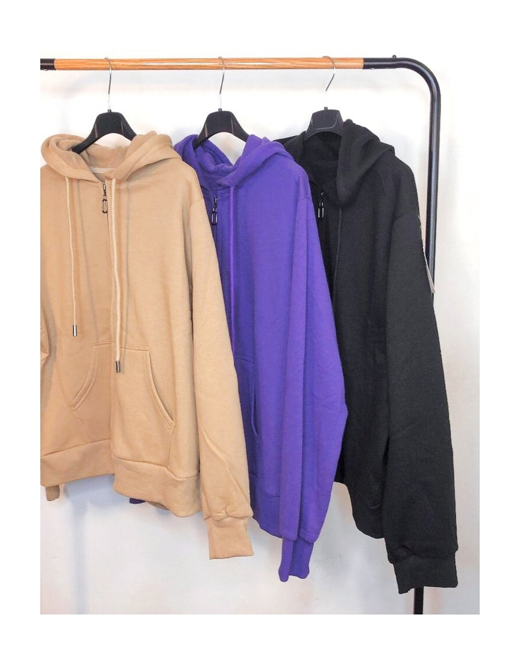 Felpa basic con zip e cappuccio!