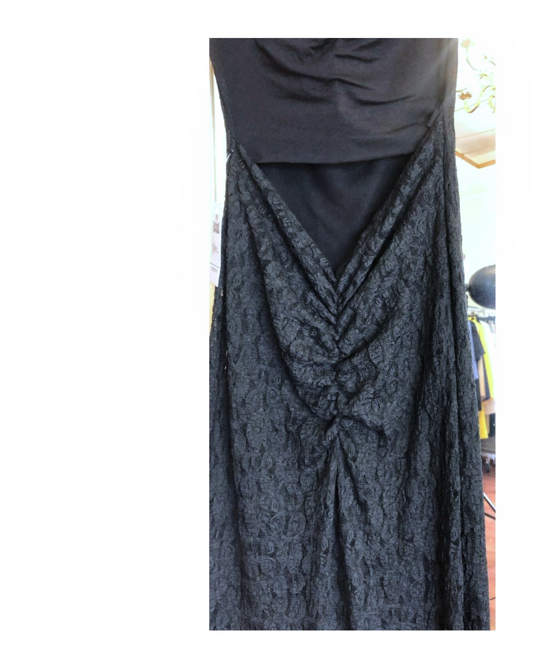 Tubino lungo in pizzo con scollo a V sulla schiena!