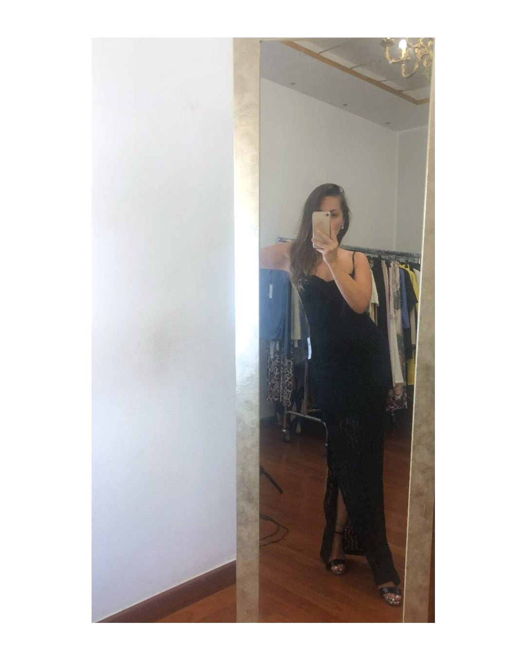 Tubino lungo in pizzo con scollo a V sulla schiena!