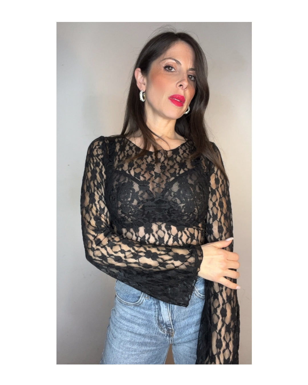 Maglia crop in pizzo con manica a campana!