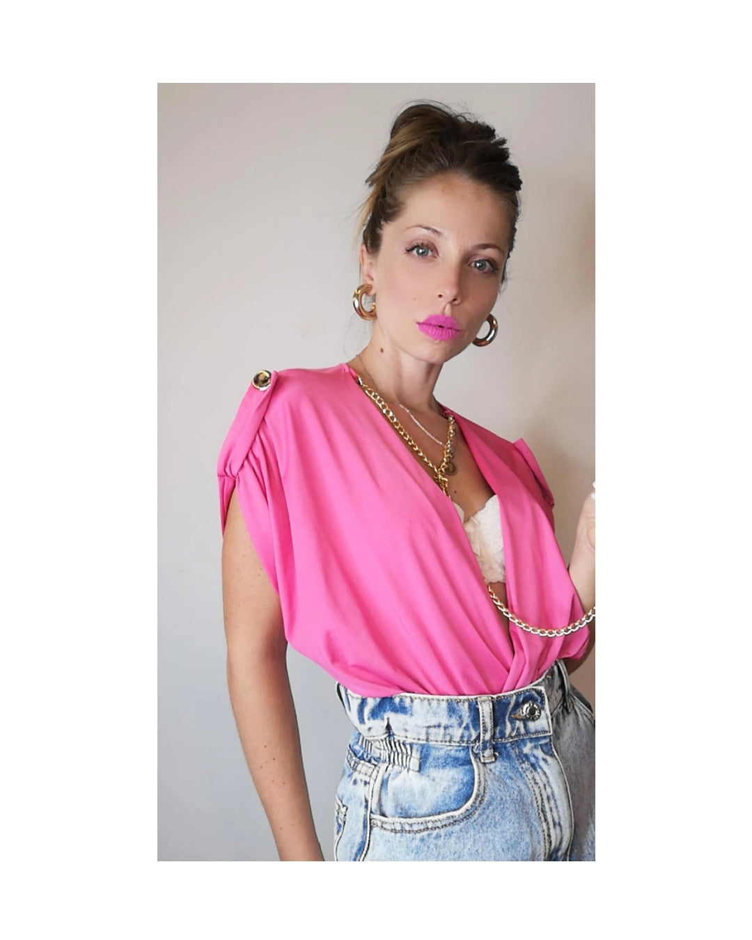 Maglia body in lycra con scollo profondo ed inserti oro!