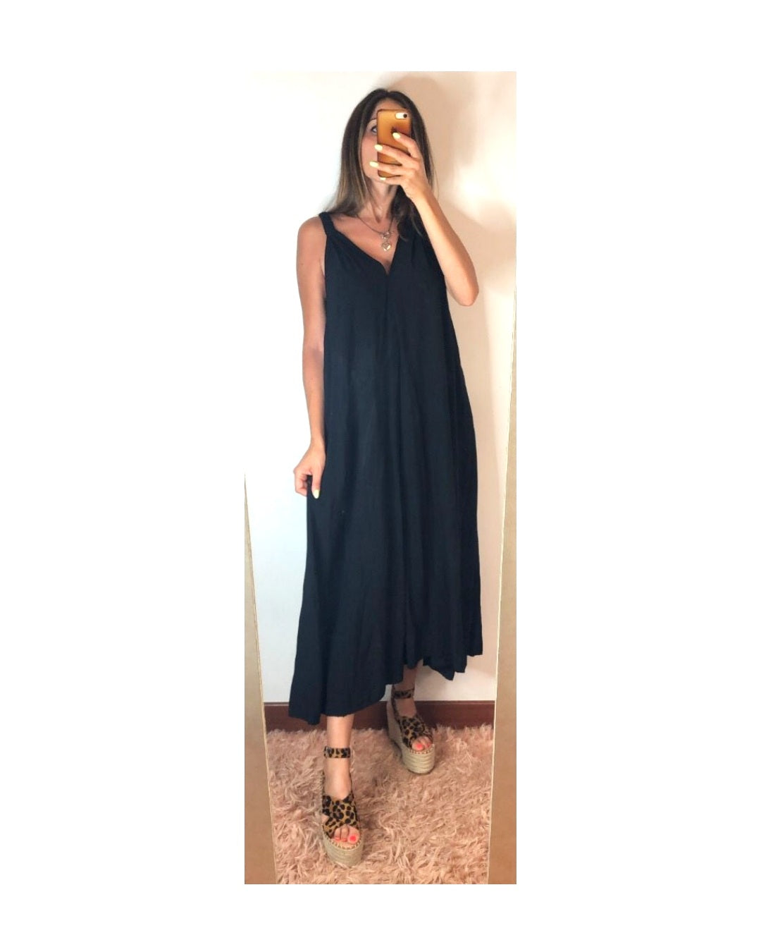100% viscose dress with gathered shoulder strap: BLACK!