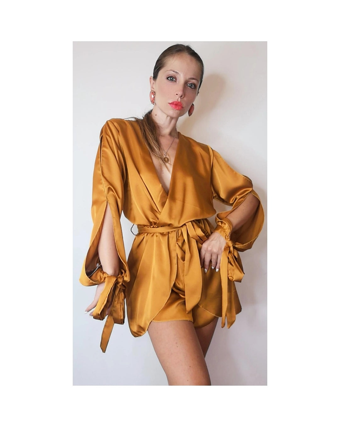 Cut out satin jumpsuit, GOLD!