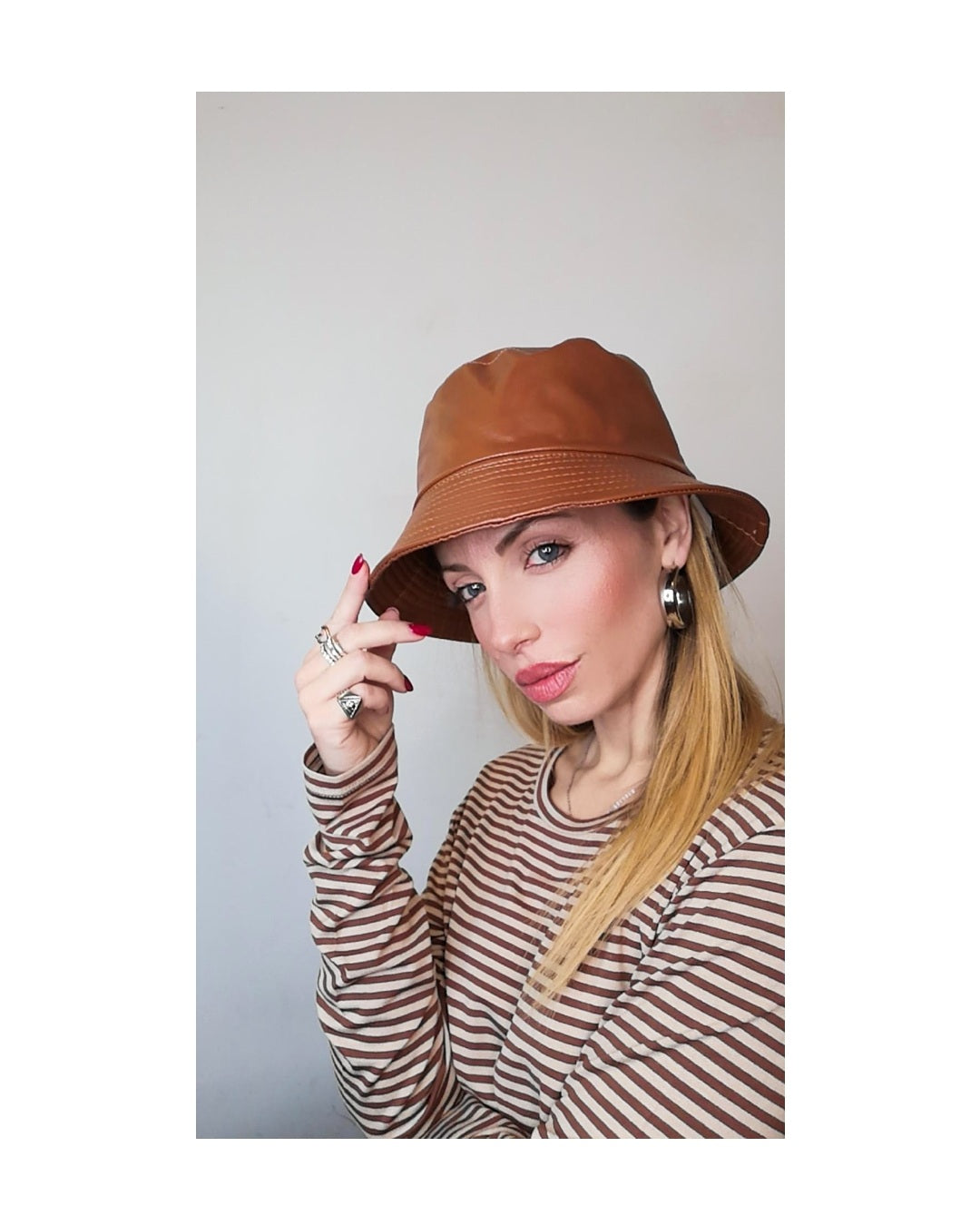 Bucket Hat Faux Leather!