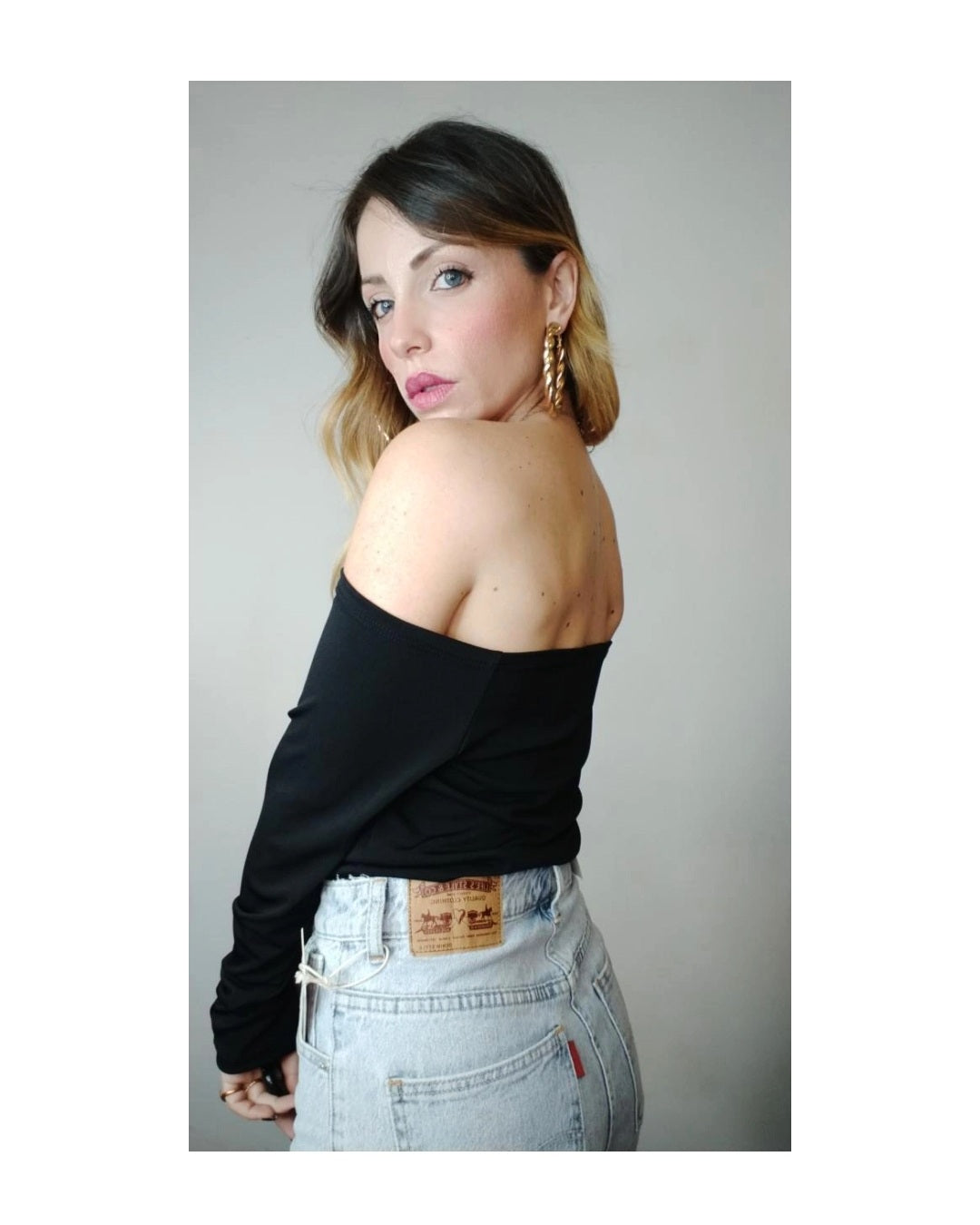 Maglia crop basic con spalle scoperte!